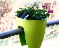 Chậu nhựa gác lan can 30x30H cm
