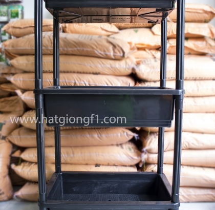 Kệ nhựa trồng rau 3 tầng